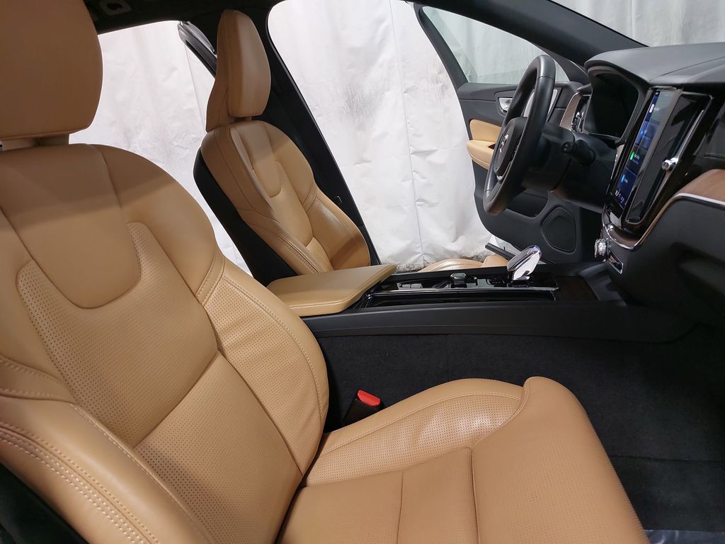 2023 VOLVO XC60 - Image 10