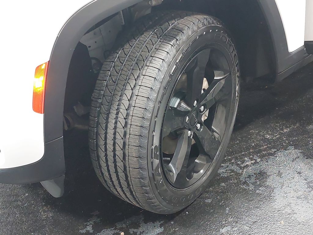 2023 JEEP GRAND CHEROKEE - Image 33