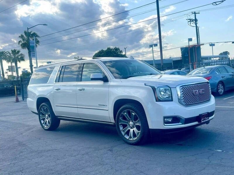 Used 2015 GMC Yukon XL Denali with VIN 1GKS2JKJ4FR614413 for sale in Holland, MI