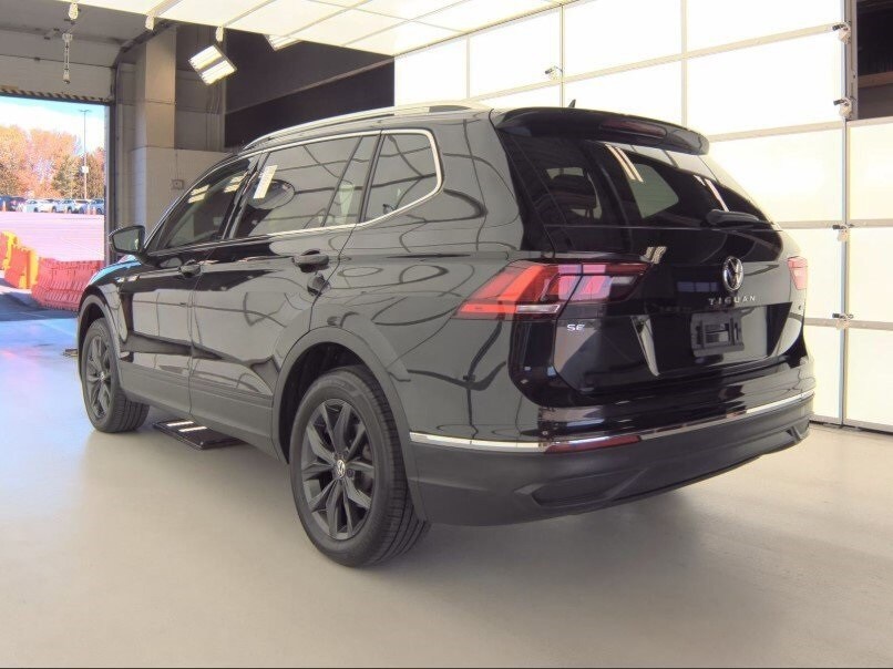 2022 Volkswagen Tiguan SE photo 3