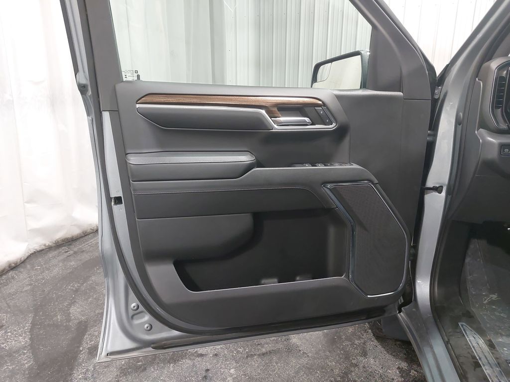 2023 CHEVROLET SILVERADO - Image 28