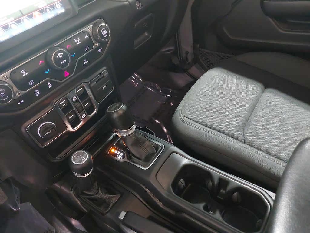 2022 JEEP WRANGLER - Image 24