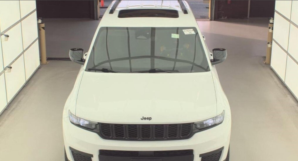 2023 Jeep Grand Cherokee Altitude photo 2