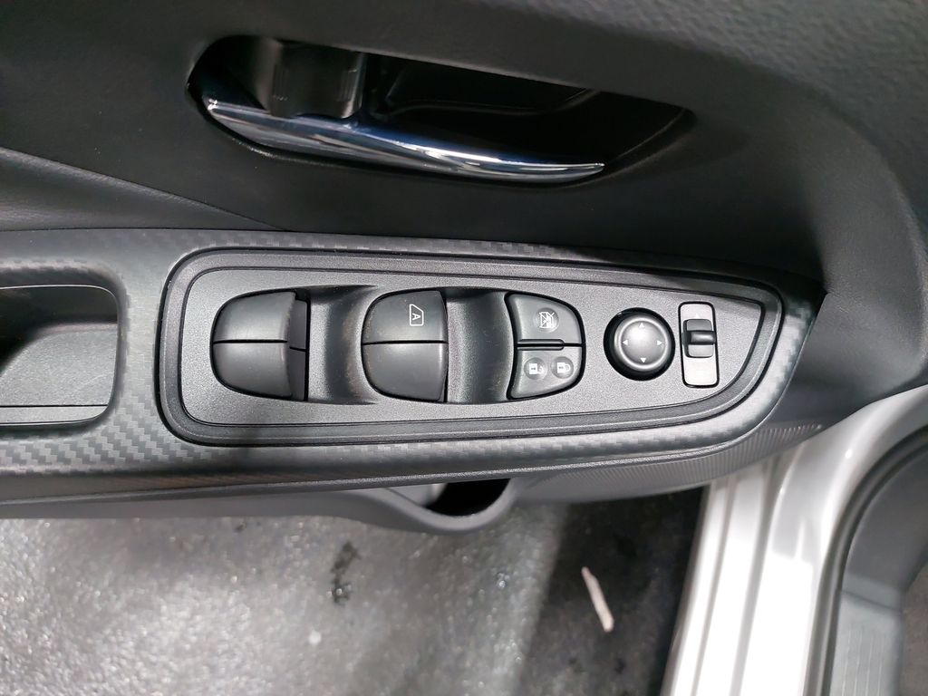 2025 Nissan Versa Sedan SV - Photo 27