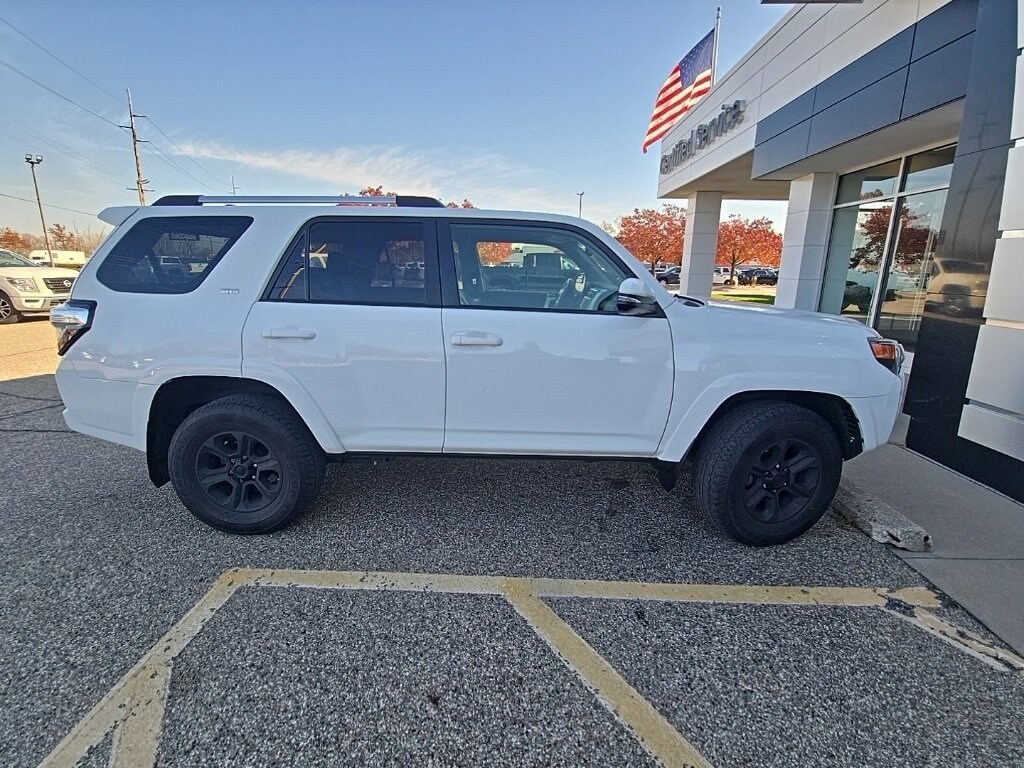2021 Toyota 4Runner SR5 Premium photo 3