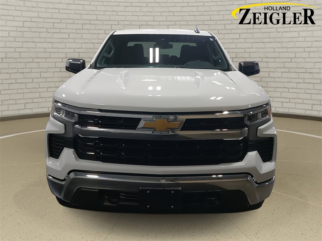 2023 Chevrolet Silverado 1500 LT photo 2