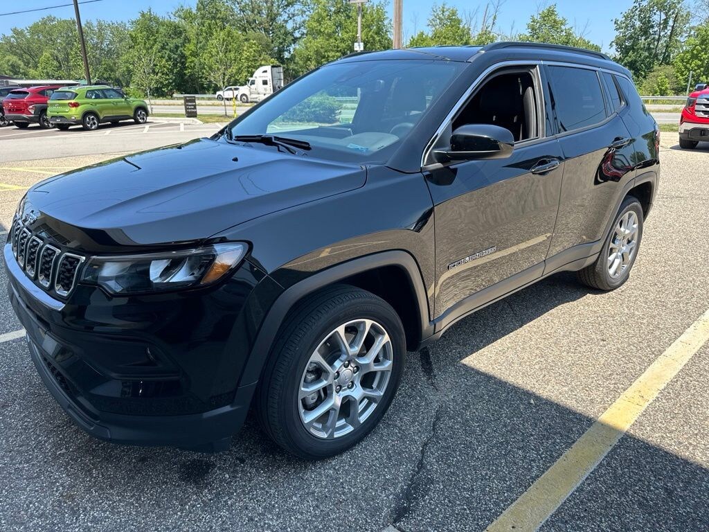Used 2024 Jeep Compass Latitude Lux SUV