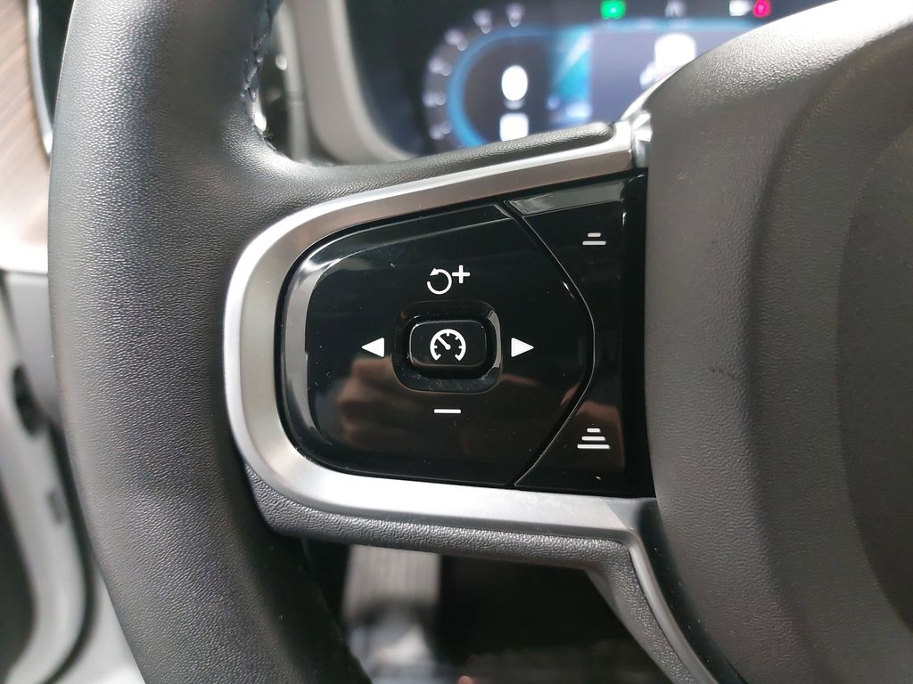 2023 VOLVO XC60 - Image 17