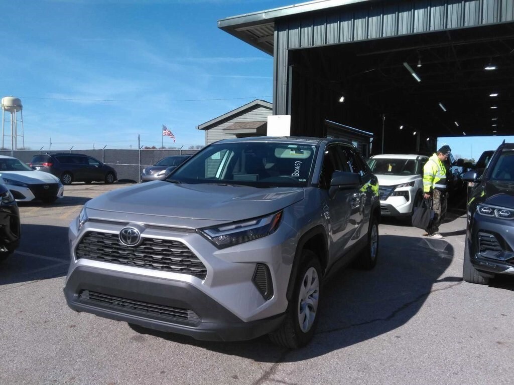 2024 Toyota RAV4 LE photo 2