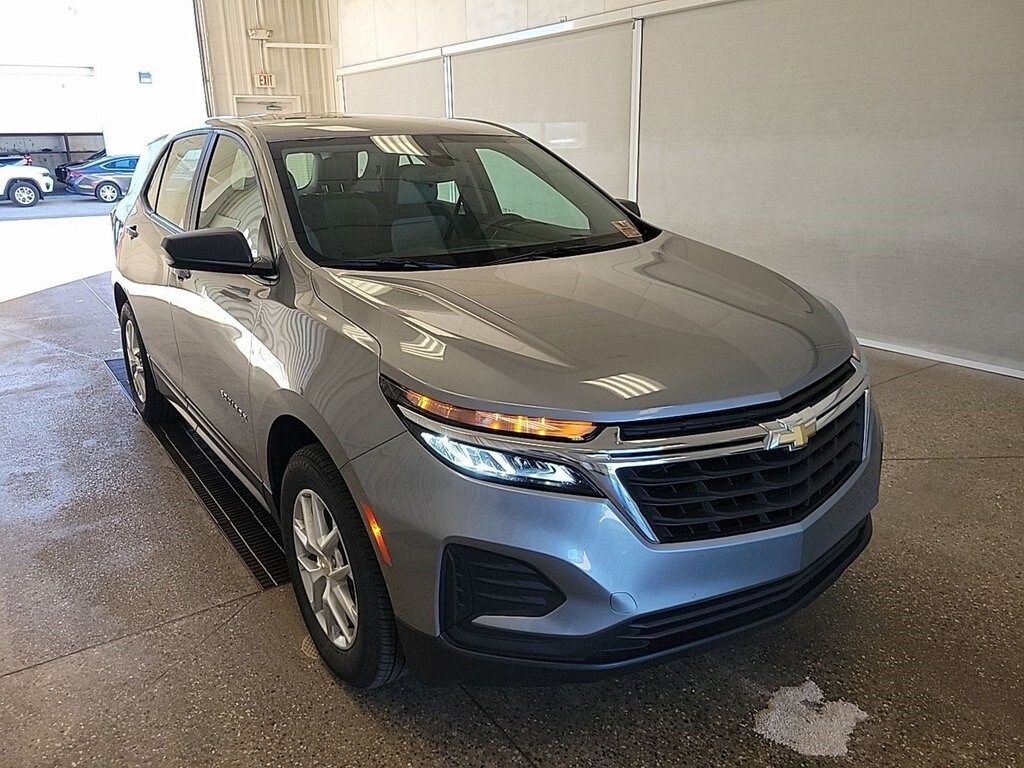 2024 Chevrolet Equinox LS photo 4