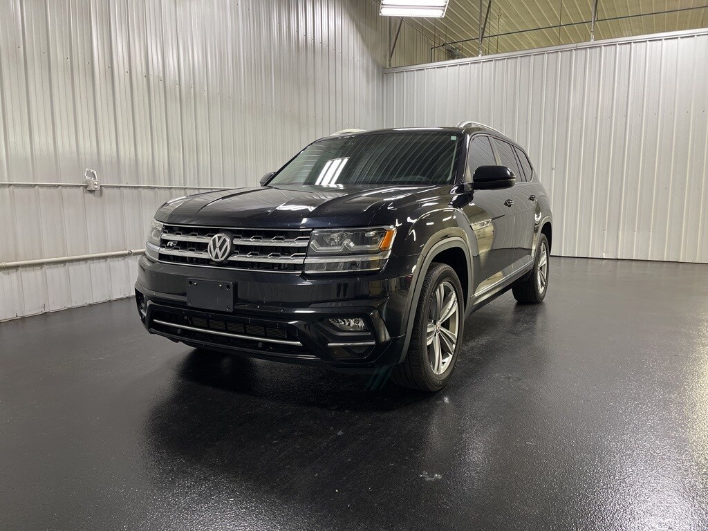 Used 2019 Volkswagen Atlas Highline with VIN 1V2RR2CA5KC536682 for sale in Holland, MI