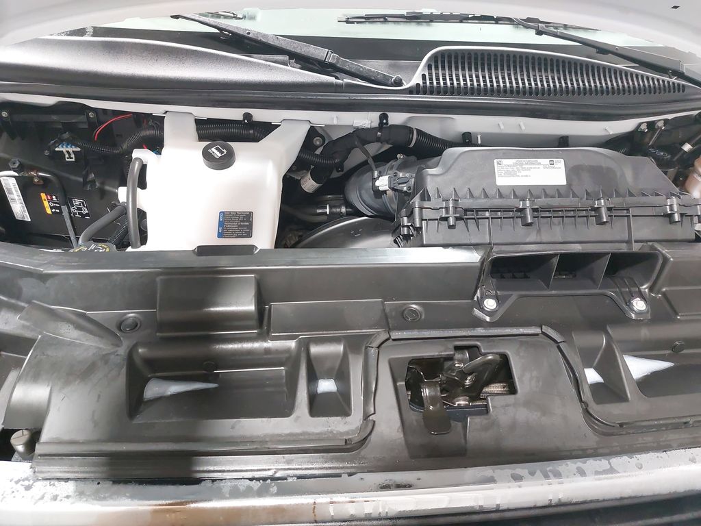 2024 GMC SAVANA - Image 27