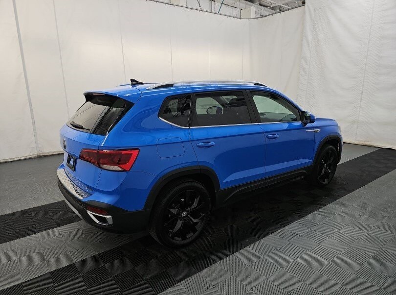 2023 Volkswagen Taos SE photo 2