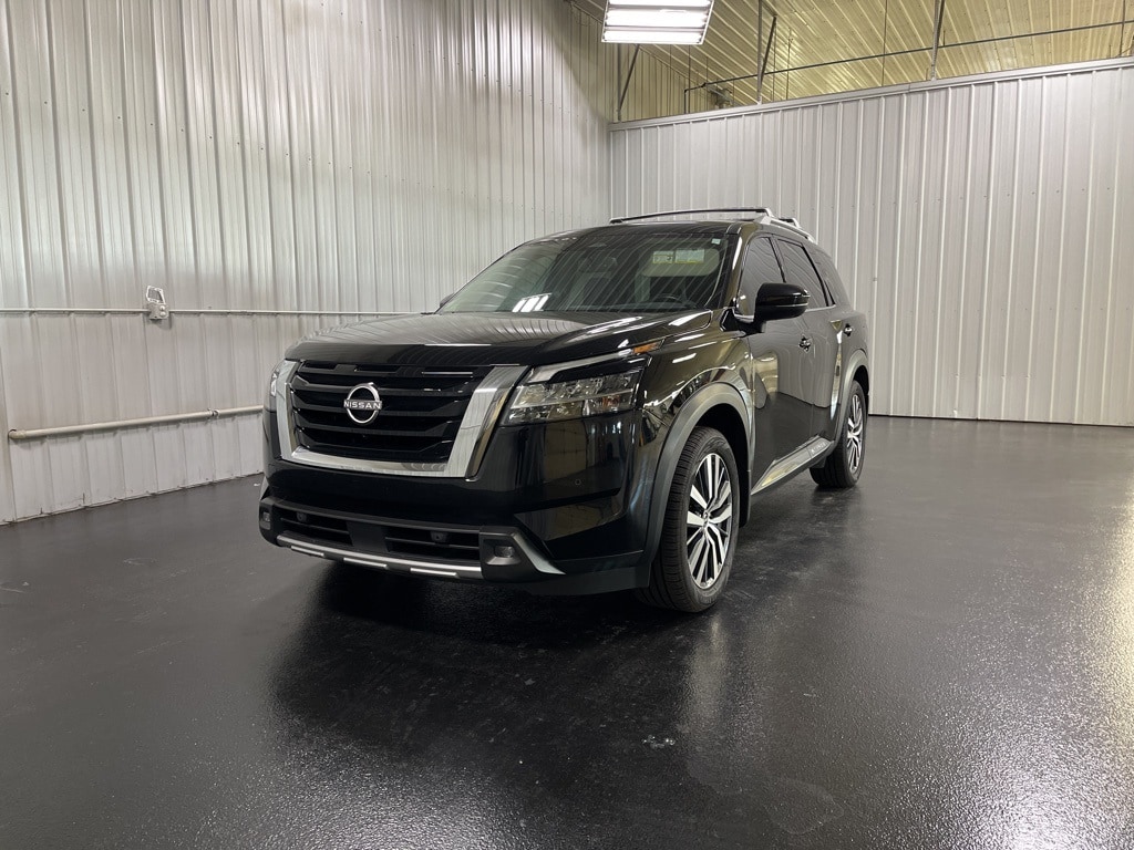 Used 2022 Nissan Pathfinder Platinum with VIN 5N1DR3DK8NC201568 for sale in Holland, MI