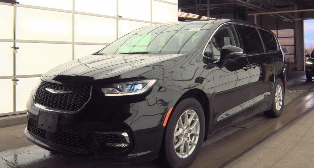 2024 CHRYSLER PACIFICA - Image 1