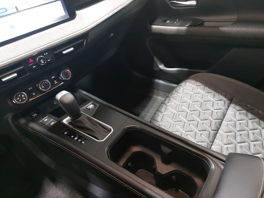 2025 NISSAN KICKS MPV - Image 24