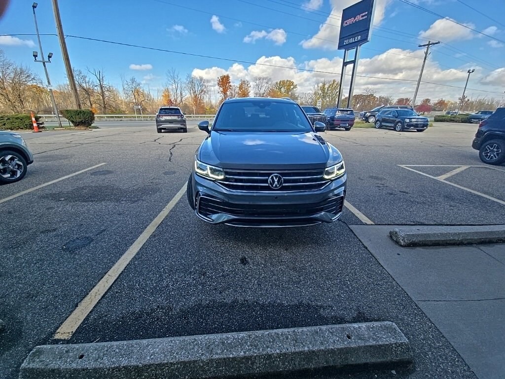 2022 Volkswagen Tiguan SEL Premium R-Line photo 2