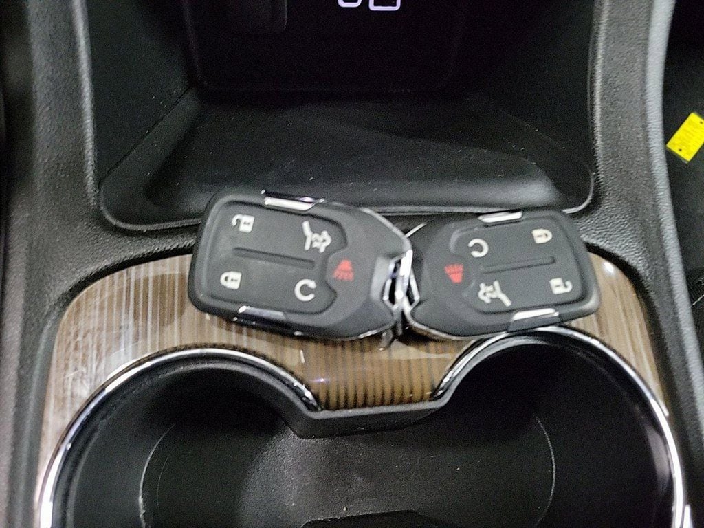 2023 GMC ACADIA - Image 15