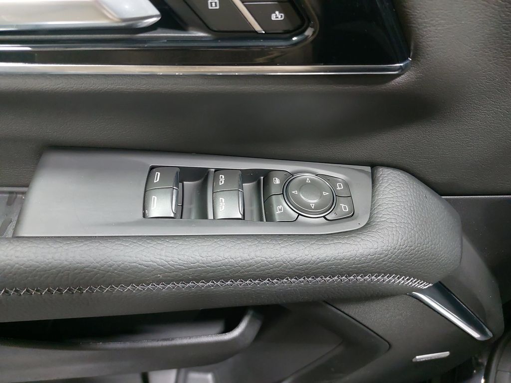 2026 GMC Yukon Denali - Photo 32