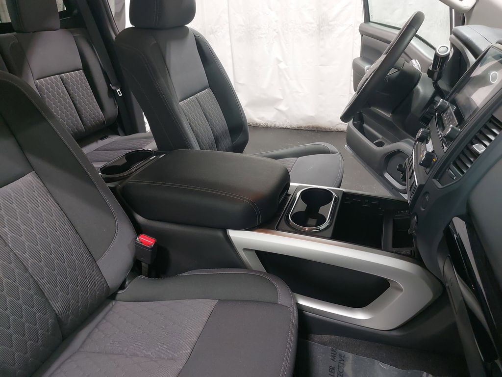 2024 NISSAN TITAN - Image 10