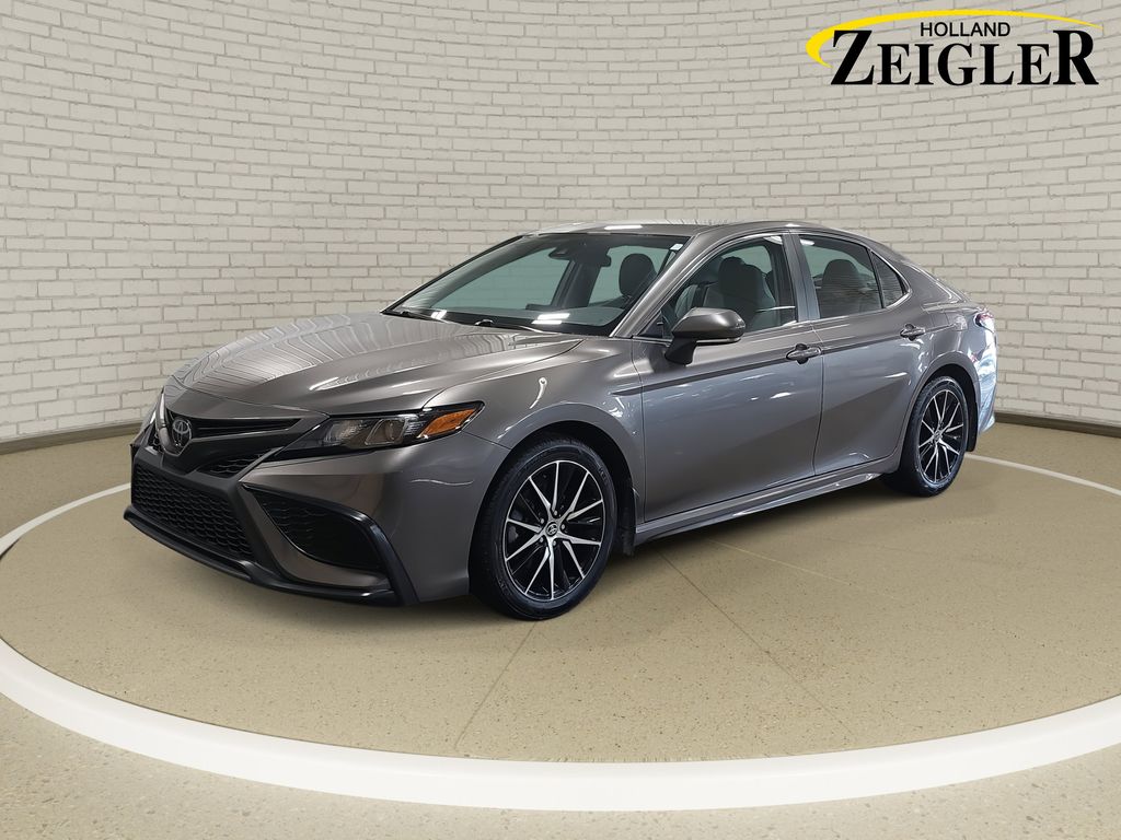 2024 Toyota Camry SE's photo