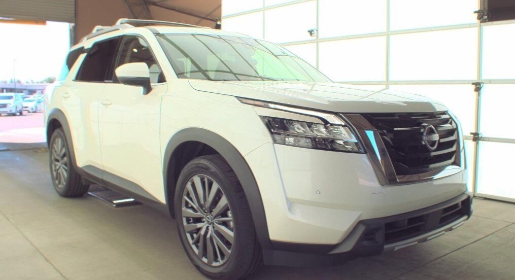 2023 Nissan Pathfinder SL photo 4