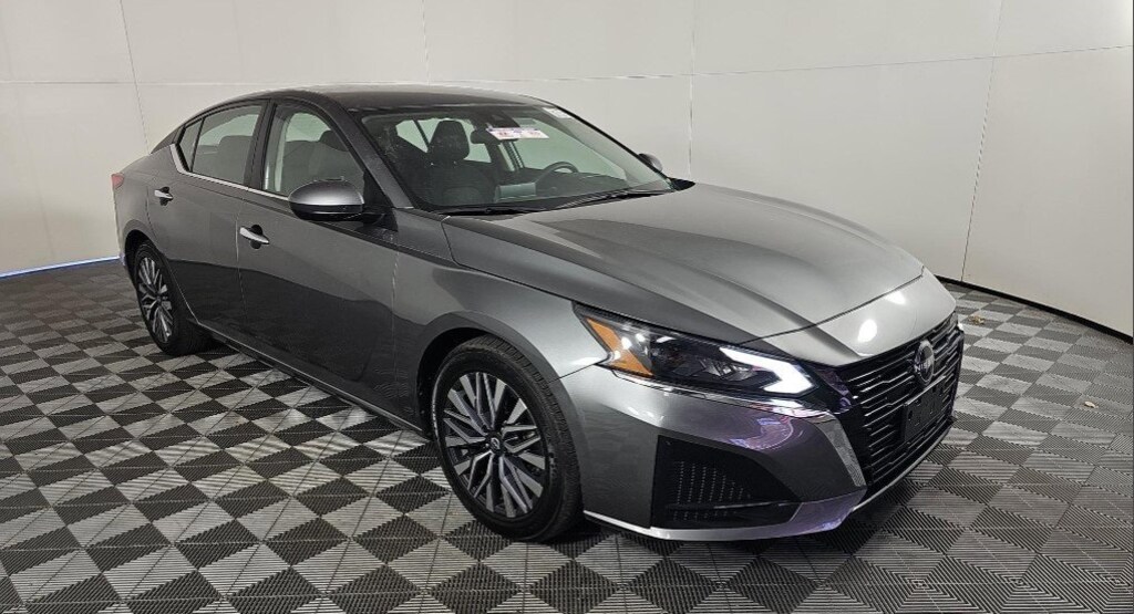 Used 2023 Nissan Altima 2.5 SV Sedan