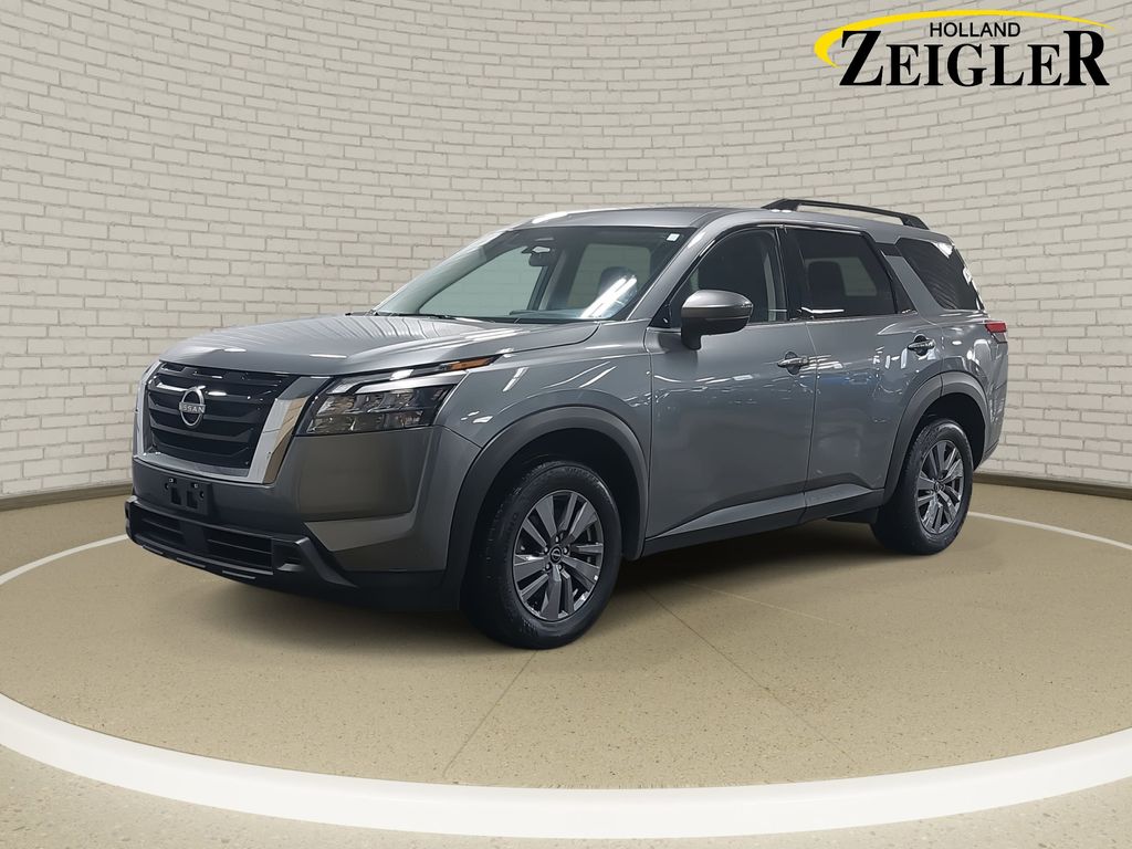 2025 Nissan Pathfinder SV's photo