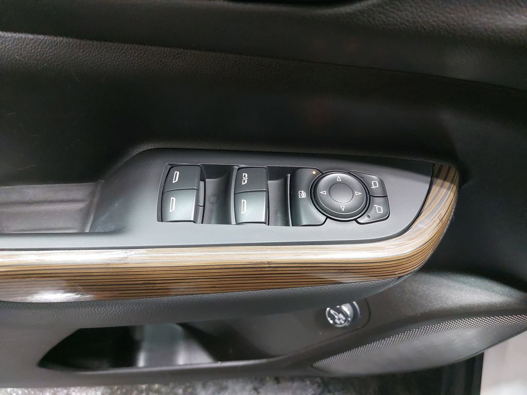 2023 GMC ACADIA - Image 31