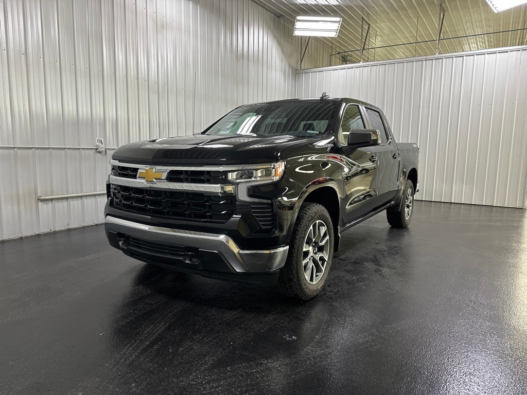 Used 2023 Chevrolet Silverado 1500 LT with VIN 3GCPDKEK6PG270882 for sale in Holland, MI