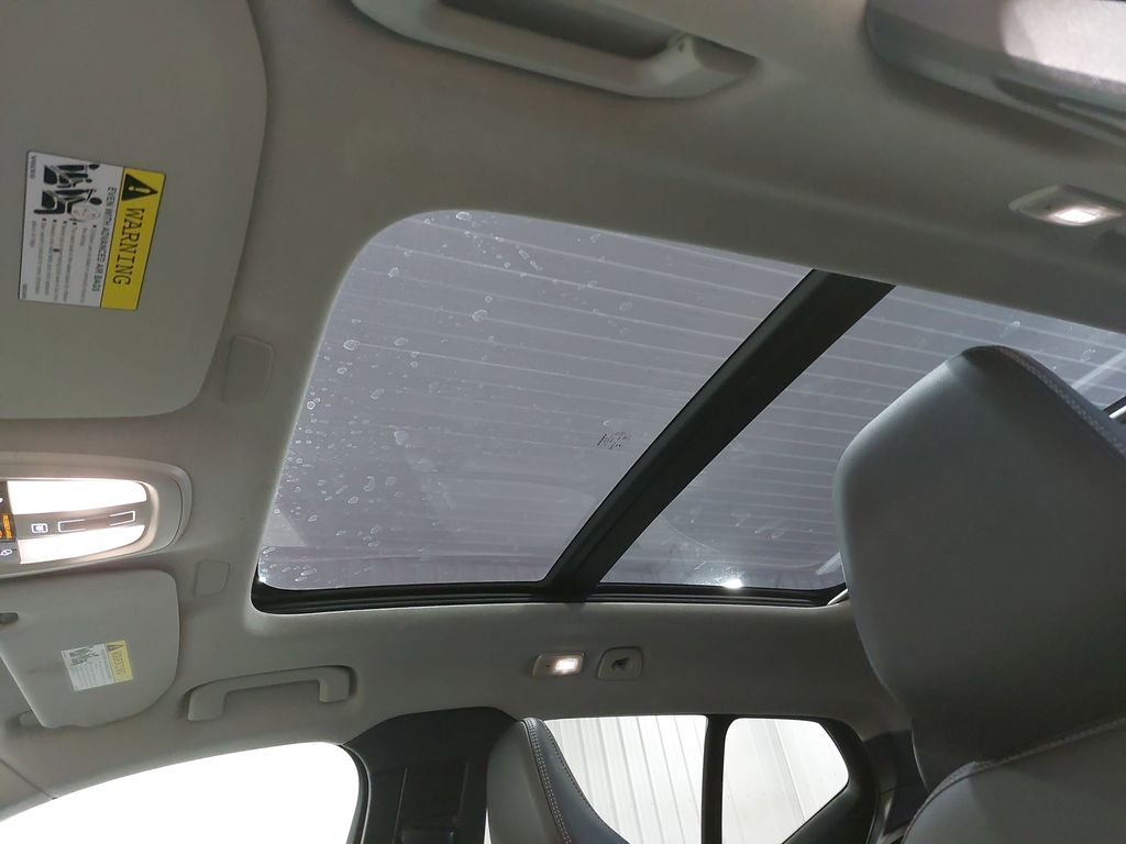 2024 VOLVO XC40 - Image 30