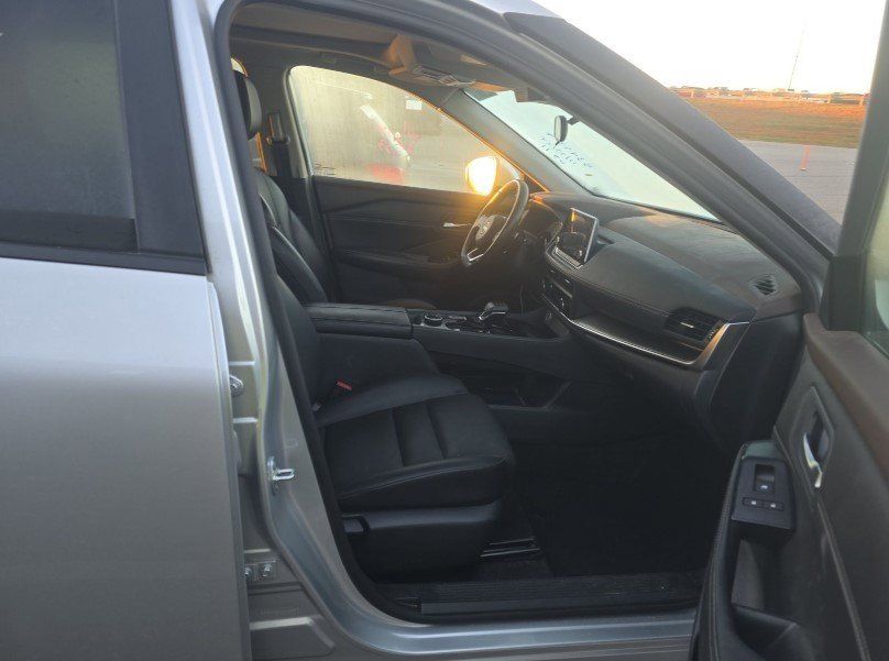 2023 NISSAN ROGUE - Image 11