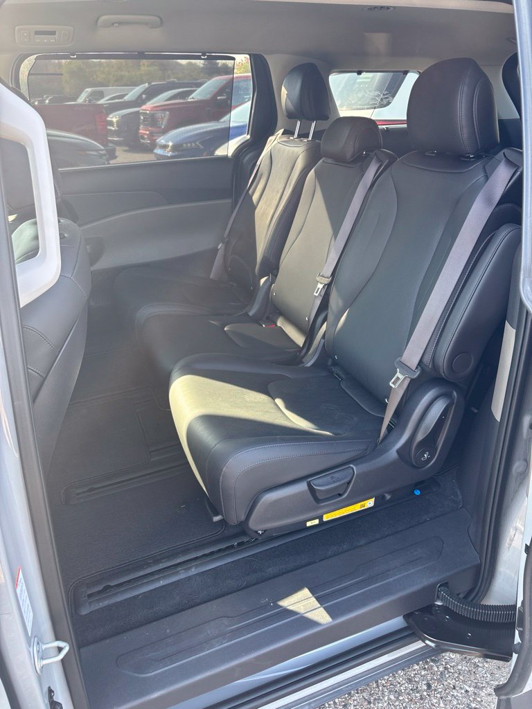 Used 2025 Kia Carnival Hybrid EX Minivan/Van