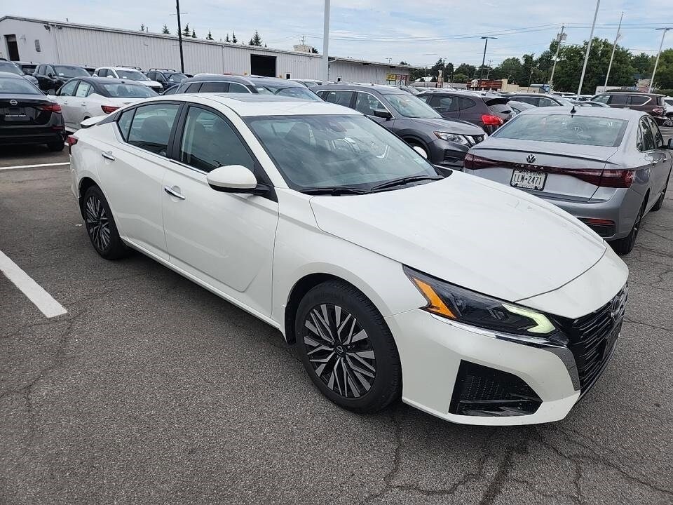 2023 Nissan Altima 2.5 SV photo 3