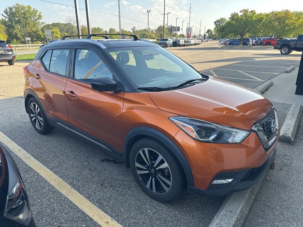 2019 Nissan Kicks SR photo 3
