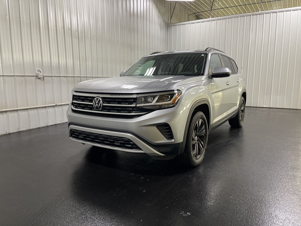 Used 2022 Volkswagen Atlas SE w/Tech with VIN 1V2HR2CA4NC561525 for sale in Holland, MI