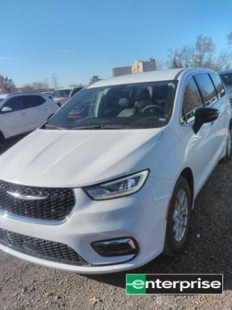 2024 Chrysler Pacifica Touring L's photo