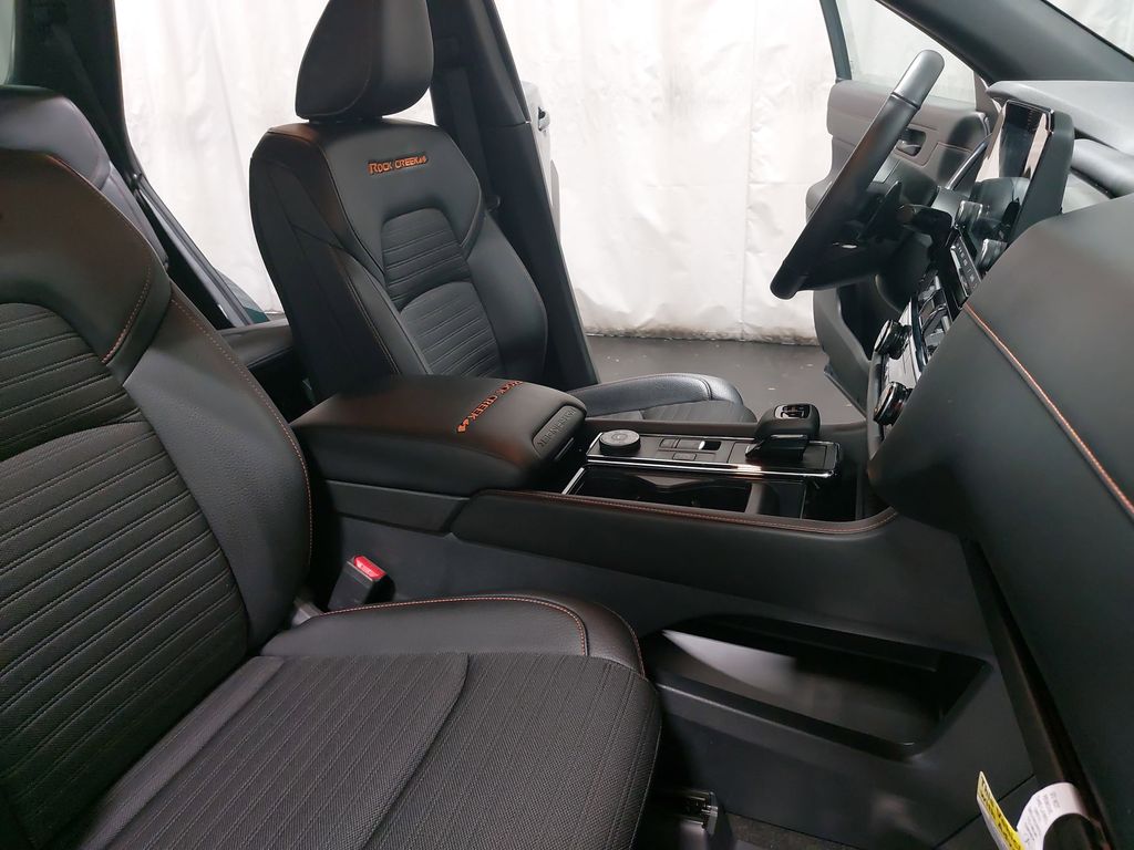 2025 NISSAN PATHFINDER - Image 10