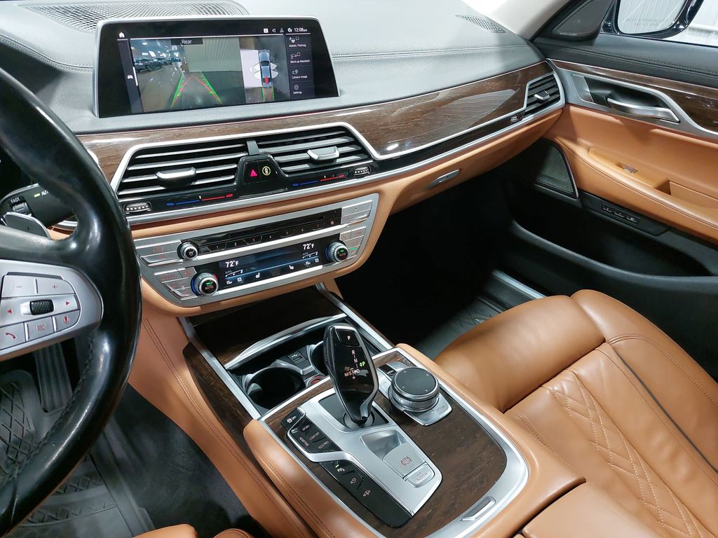2020 BMW 750I - Image 23