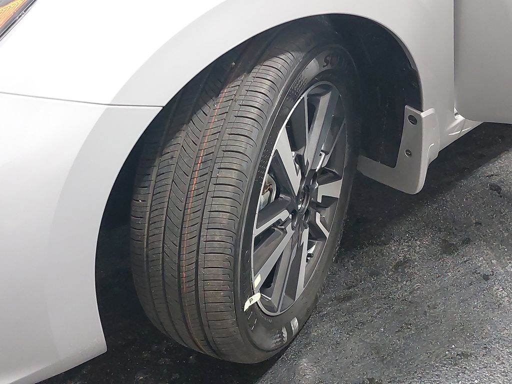 2025 Nissan Versa Sedan SV - Photo 31