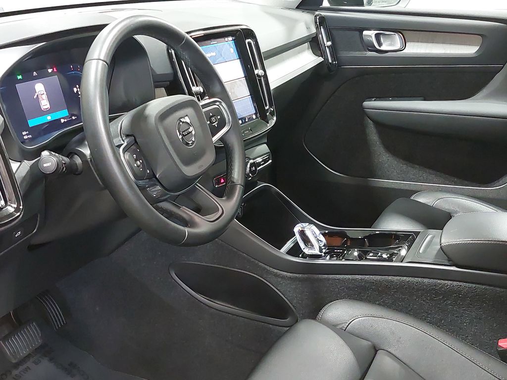 2024 VOLVO XC40 - Image 16