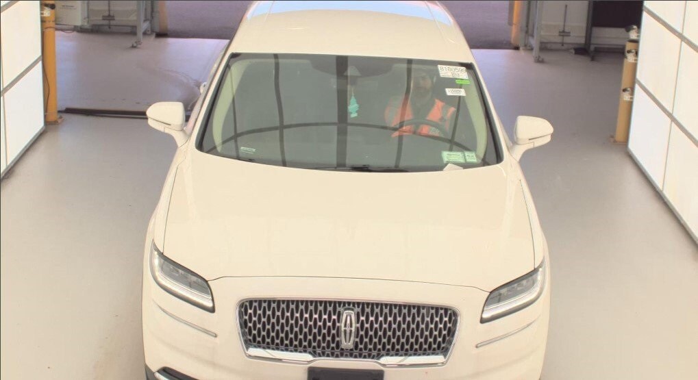 2023 Lincoln Nautilus Standard photo 2