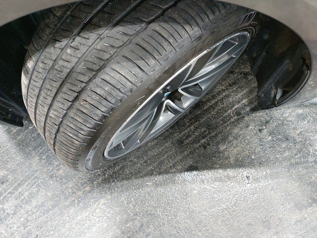 2020 BMW 750I - Image 30