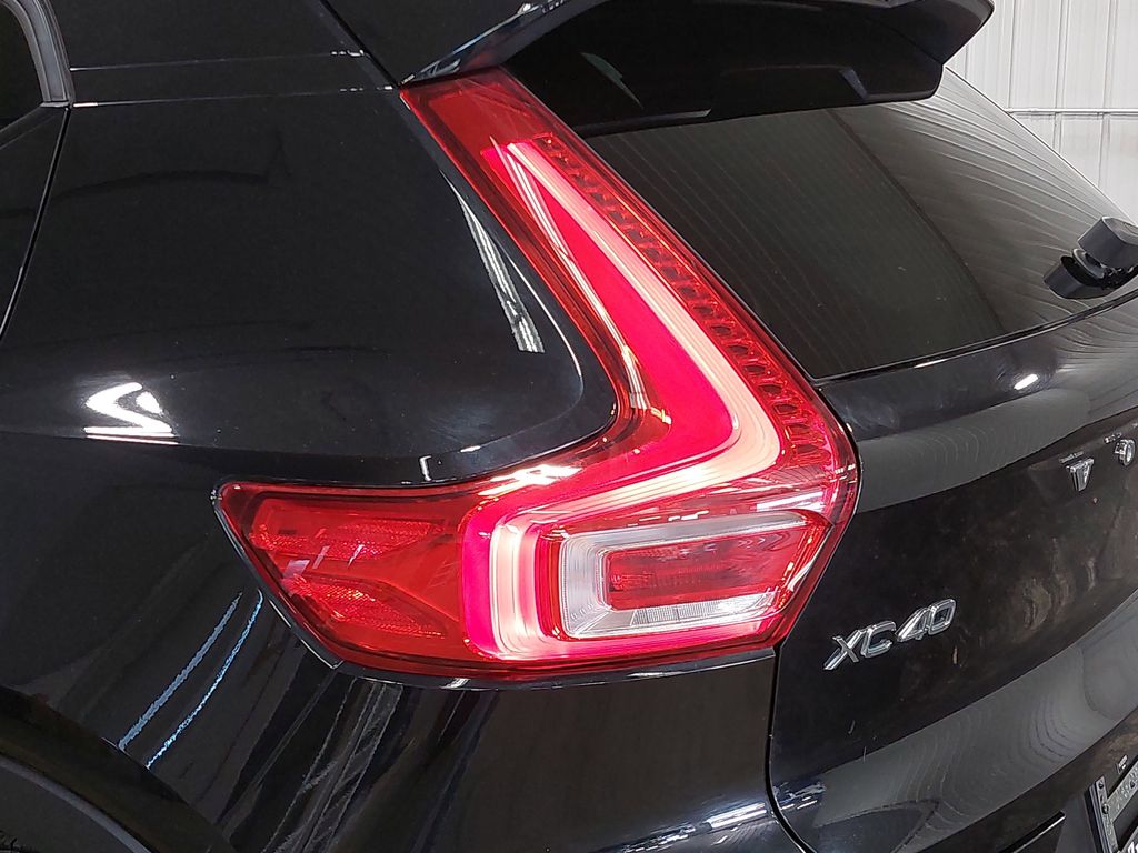 2024 VOLVO XC40 - Image 35