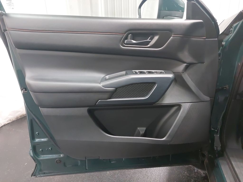 2025 NISSAN PATHFINDER - Image 30