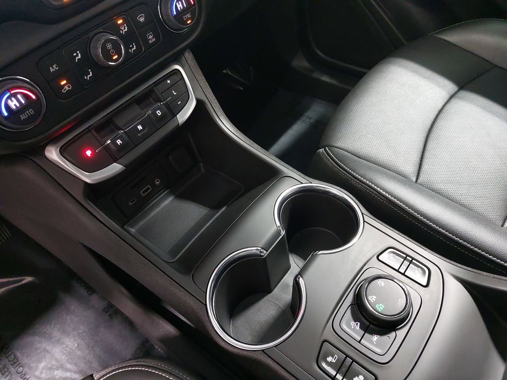 2024 GMC TERRAIN - Image 25