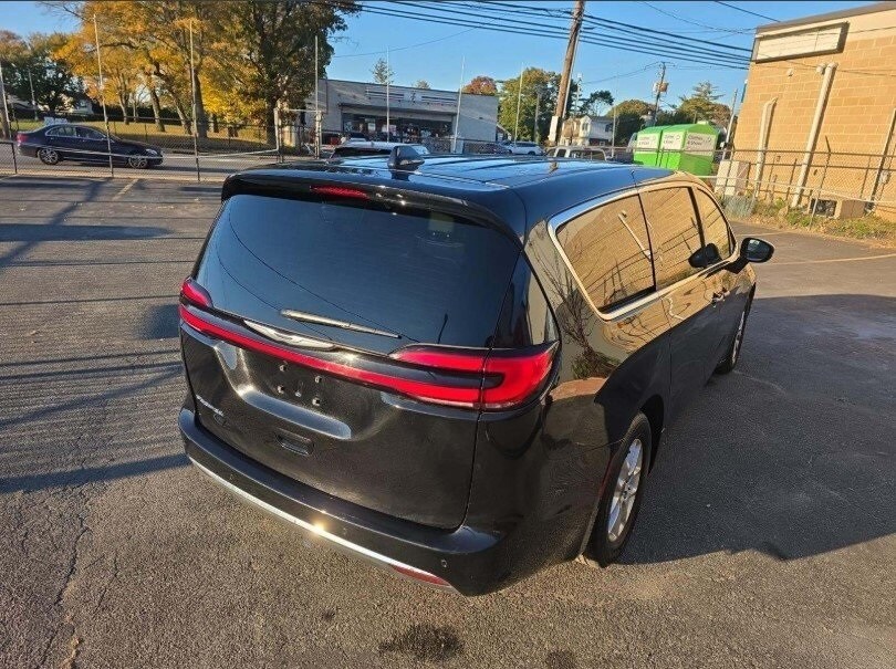 2025 Chrysler Pacifica photo 2