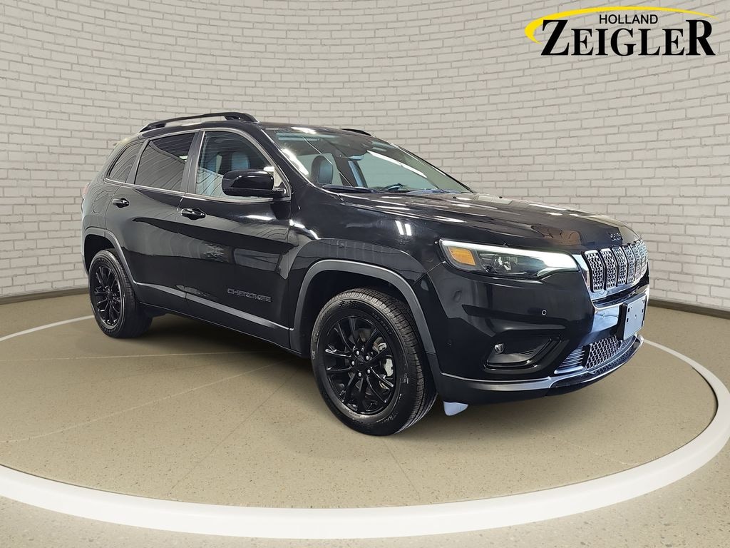 Used 2023 Jeep Cherokee Altitude SUV