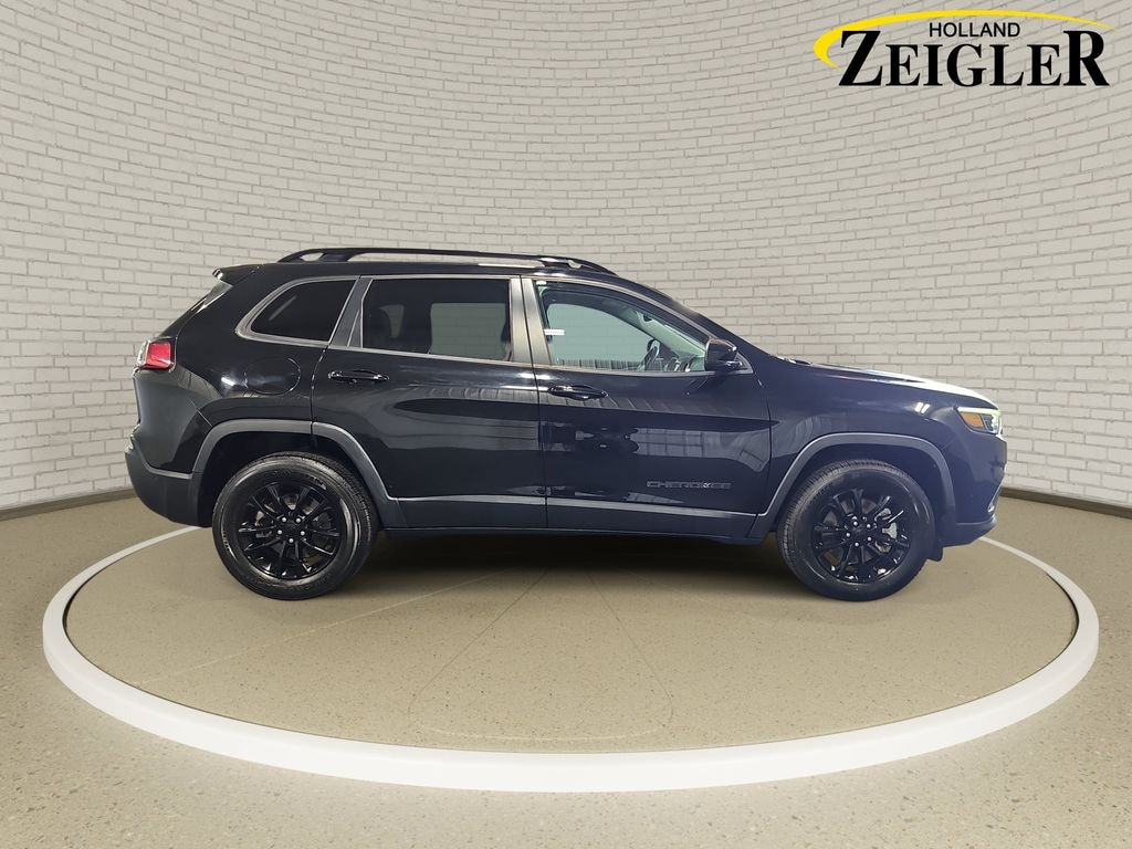 Used 2023 Jeep Cherokee Altitude SUV