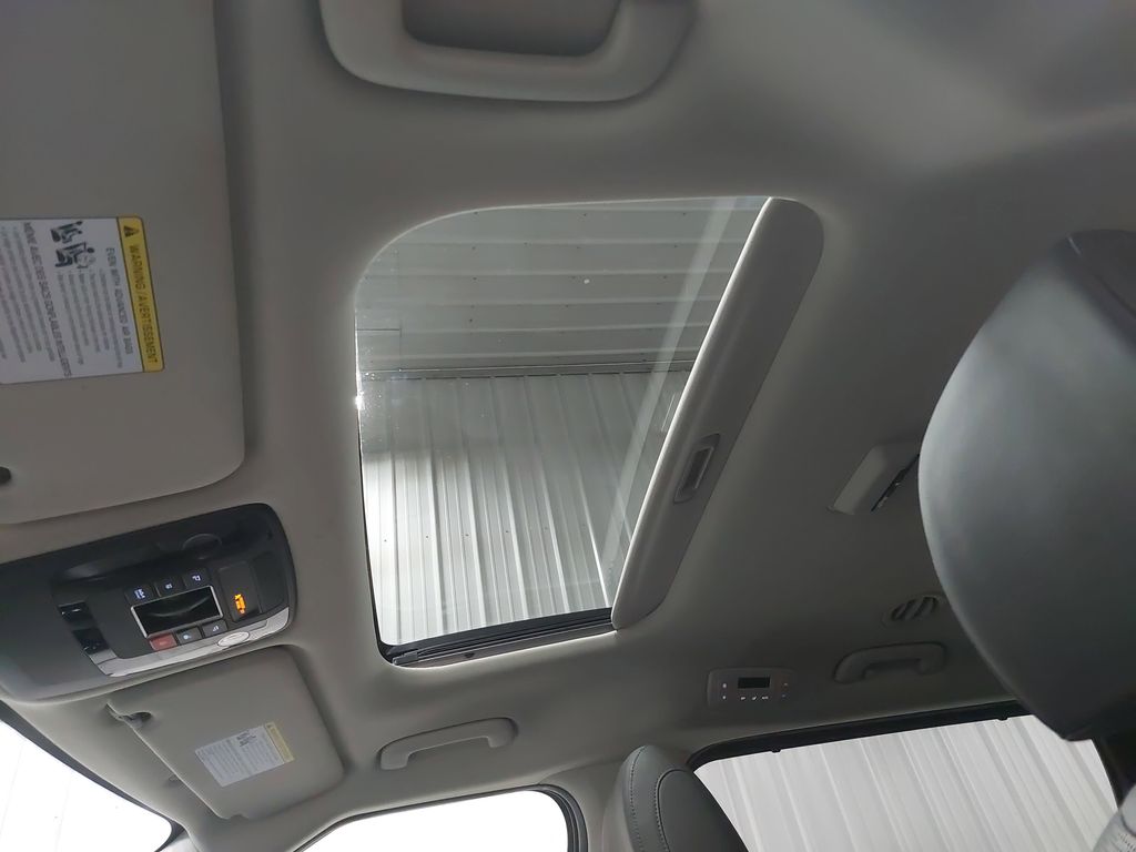 2023 KIA CARNIVAL - Image 32